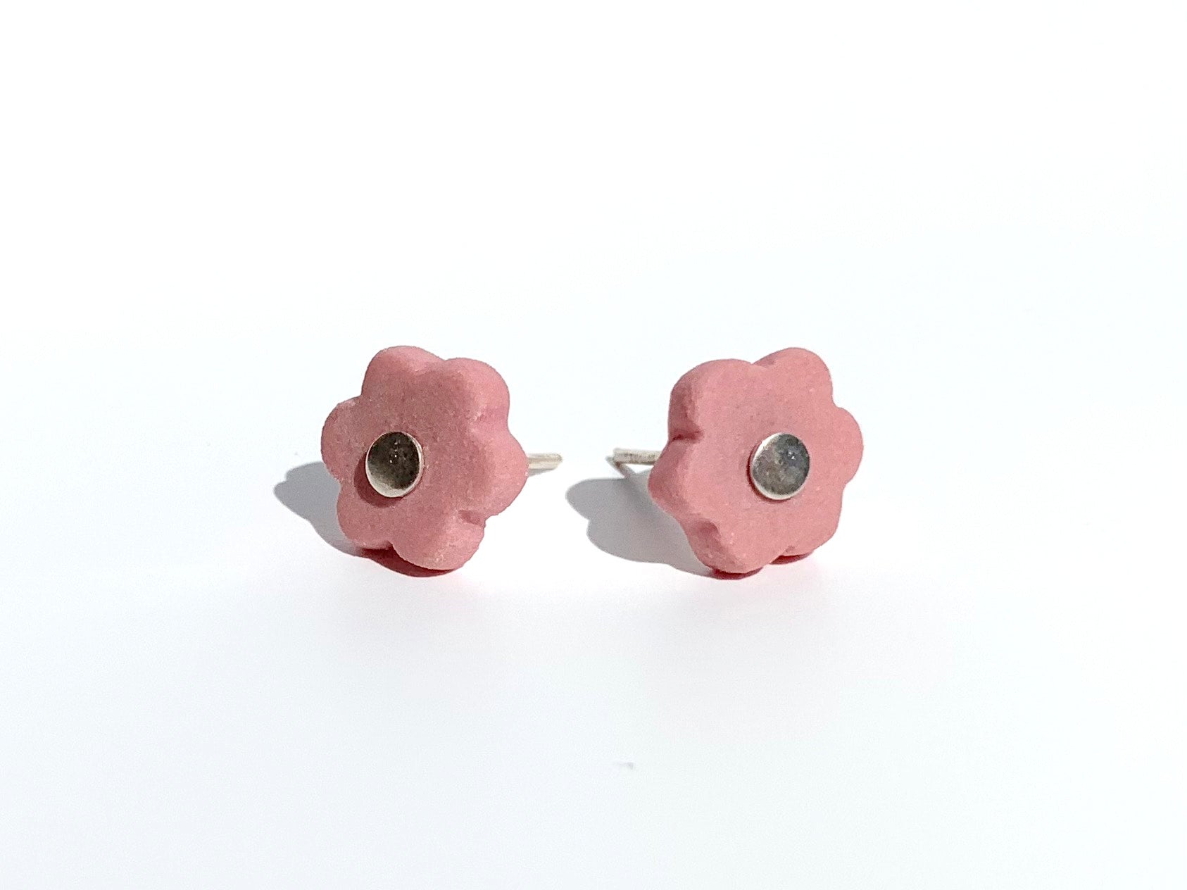 Flower Earrings Pale Pink inisona